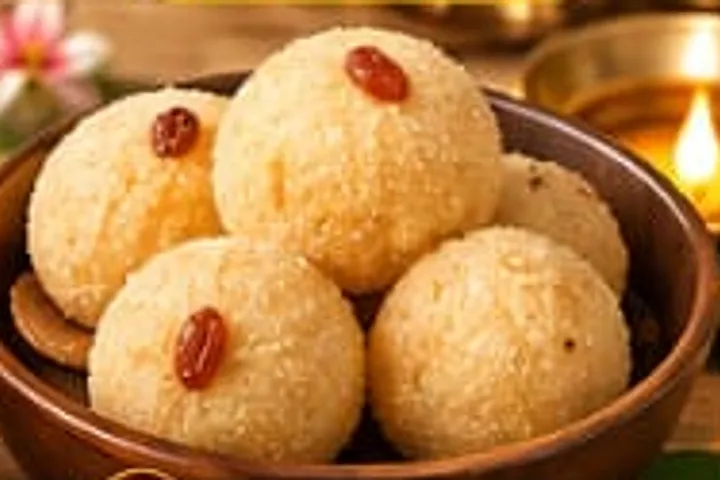 உலர் திராட்சையுடன் வெண்ணிற ரவா லட்டுகள்